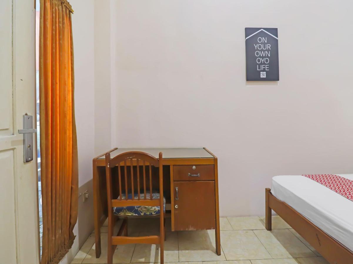 Oyo 2899 Ardilia Bandara Syariah Hotel Jambi Eksteriør billede